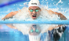 Léon Marchand le 3 août 2025 à Singapour ( AFP / Manan VATSYAYANA )