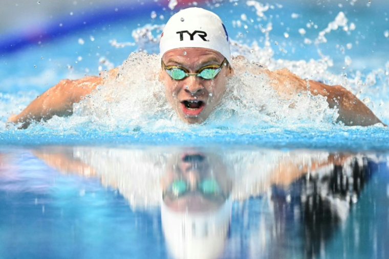 Léon Marchand le 3 août 2025 à Singapour ( AFP / Manan VATSYAYANA )
