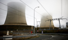 Les tours de refroidissement de la centrale nucléaire d'EDF à Saint-Laurent-Nouan