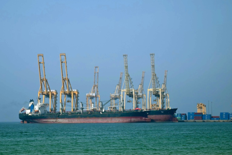 Un tanker au port de Khor Fakkan, aux Emirats arabes unis, le 23 juin 2025 ( AFP / Giuseppe CACACE )