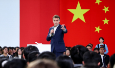 Le président français Emmanuel Macron à l'université du Sichuan, le 5 décembre 2025 à Chengdu, en Chine ( POOL / Sarah Meyssonnier )