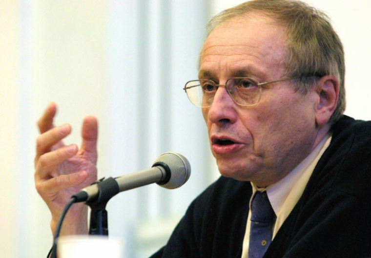 Bernard Cassen le 30 novembre 2002, à La Rochelle, en Charente-Maritime ( AFP / FRANCK MOREAU )