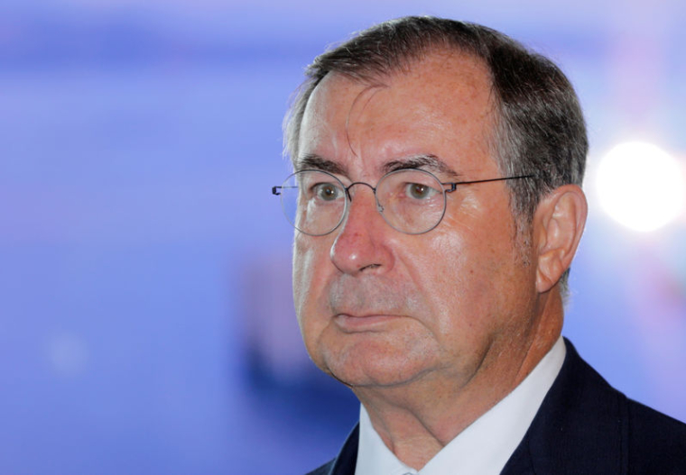 MARTIN BOUYGUES NE CROIT PLUS À UNE CONSOLIDATION DES TÉLÉCOMS