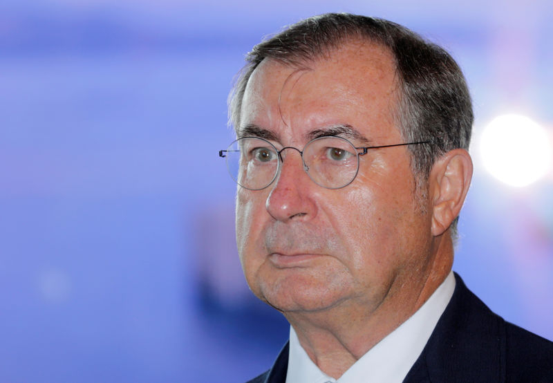 MARTIN BOUYGUES NE CROIT PLUS À UNE CONSOLIDATION DES TÉLÉCOMS