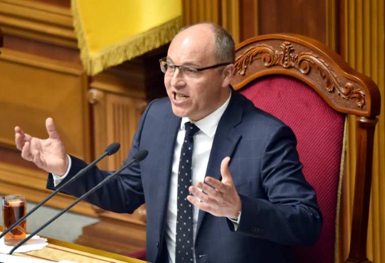 Photo d'archives du 22 mai 2019 montrant Andriï Parouby, alors président du parlement ukrainien, qui s'exprime devant ses collègues à Kiev ( AFP / Sergei SUPINSKY )