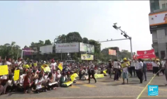 En Birmanie, une manifestante touchée à la tête a succombé à ses blessures
