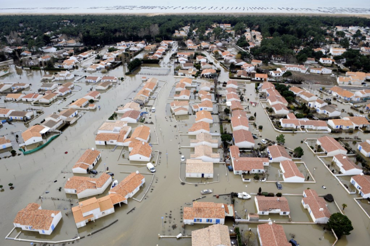 En Vendée après le passage de la tempête Xynthia, le 3 mars 2010. ( AFP / BERTRAND GUAY )