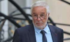 Le ministre sortant de l'Aménagement du territoire et de la Décentralisation, François Rebsamen à la sortie de l'Elysée, le 3 septembre 2025 à Paris ( AFP / Ludovic MARIN )