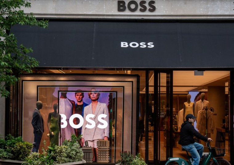 La vitrine d'un magasin Hugo Boss