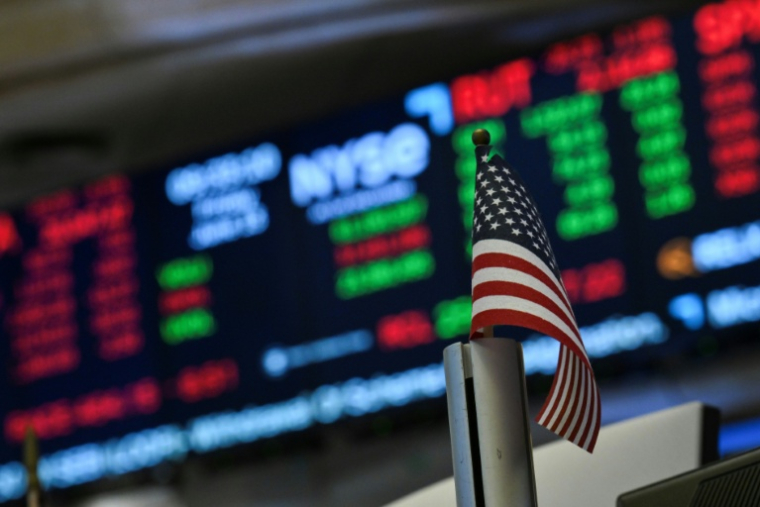 Un drapeau à la Bourse de New York le 13 juin 2025 ( AFP / ANGELA WEISS )