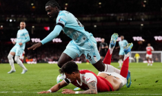 Hincapié perd son slip en plein match