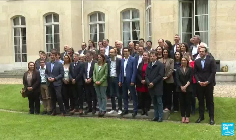 La gauche met "solennellement" en garde Emmanuel Macron contre le maintien de Gabriel Attal à Matignon