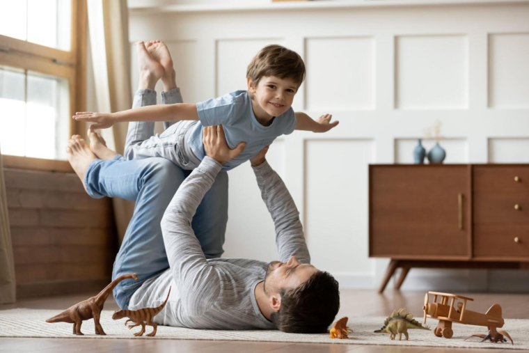 Découvrez comment Stéphane et Magalie préparent l’avenir financier de leur fils mineur en diversifiant les placements: Livret A, compte-titres, assurance-vie…