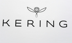 Le groupe français de luxe Kering, malmené depuis plusieurs années, vend sa division Beauté à son compatriote L'Oréal pour 4 milliards d'euros, ce qui devrait lui permettre de réduire son endettement et continuer son redressement ( AFP / Eric PIERMONT )