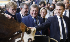 Emmanuel Macron au Salon de l'agriculture à Paris, le 21 février 2024. ( POOL / LUDOVIC MARIN )
