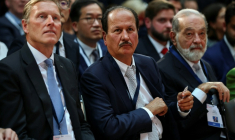 L'homme d'affaires émirati et fondateur de DAMAC Properties, Hussain Sajwani, participe au "Sommet Choose France", destiné à attirer les investisseurs étrangers dans le pays, au château de Versailles, près de Paris, le 19 mai 2025 ( POOL / Gonzalo Fuentes )