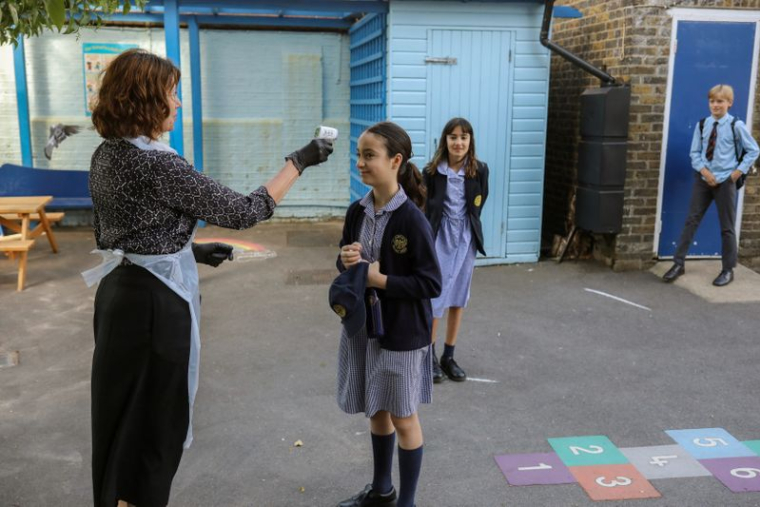 GRANDE-BRETAGNE : JOHNSON NE VEUT PLUS DE DISTANCIATION SOCIALE POUR LA RENTRÉE SCOLAIRE
