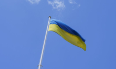 Un drapeau ukrainien flotte au-dessus de Downing Street à Londres au Royaume-Uni