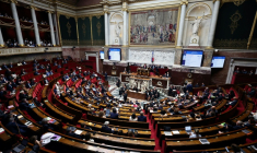 Le ministre de la Justice, Gérald Darmanin, lors de la séance de questions au gouvernement à l'Assemblée nationale, le 9 juin 2026 à Paris ( AFP / SIMON WOHLFAHRT )