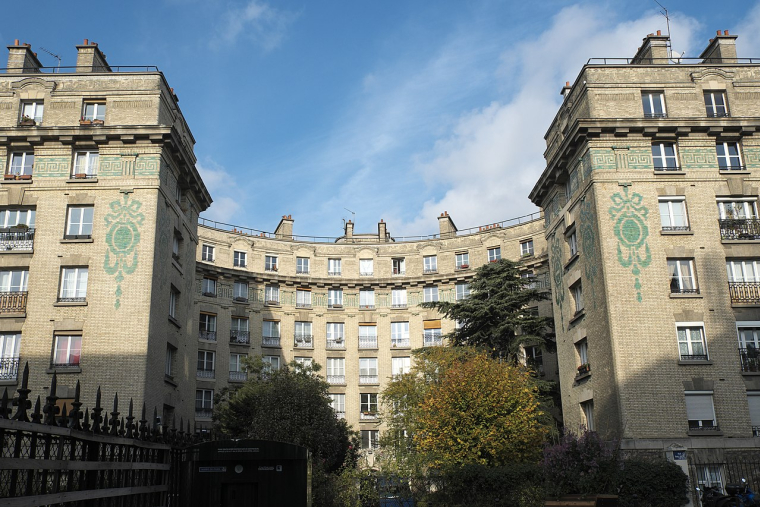 Un immeuble rue Ernest-Roche dans le 17° arrondissement (Crédit photo: GFreihalter - Wikimedia Commons)