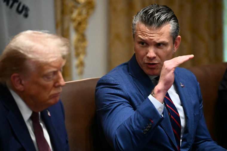 Pete Hegseth et Donald Trump, à Washington DC, le 26 août 2025 ( AFP / MANDEL NGAN )
