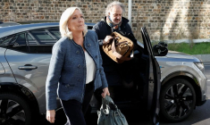 Verdict du procès concernant les accusations de détournement de fonds de l'UE par la dirigeante d'extrême droite française Marine Le Pen et le parti RN, à Paris