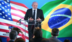 Le président brésilien Luiz Inácio Lula da Silva lors d'une conférence de presse à l'ambassade du Brésil après sa rencontre avec le président américain Donald Trump à la Maison Blanche, le 7 mai 2026 à Washington ( AFP / SAUL LOEB )