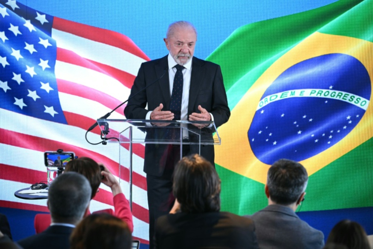 Le président brésilien Luiz Inácio Lula da Silva lors d'une conférence de presse à l'ambassade du Brésil après sa rencontre avec le président américain Donald Trump à la Maison Blanche, le 7 mai 2026 à Washington ( AFP / SAUL LOEB )
