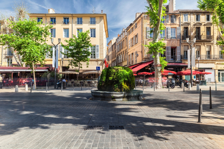 Le cours Mirabeau a été construit au milieu du XVIIème