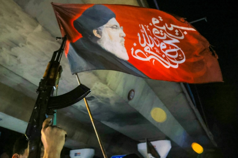 Des partisans du Hezbollah célèbrent l'entrée en vigueur du cessez-le-feu, le 17 avril 2026 dans la banlieue sud de Beyrouth ( AFP / ibrahim AMRO )