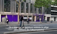 Affaire Bedos: des féministes tapissent la façade de son éditeur