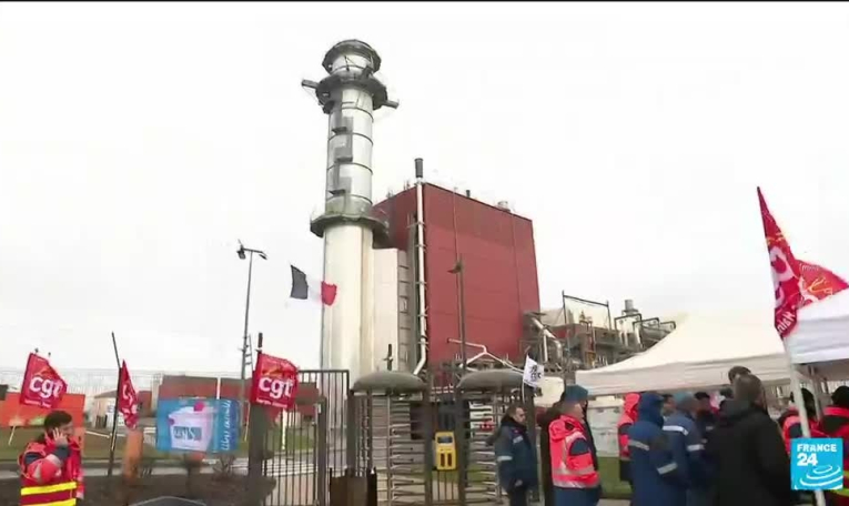 Réforme des retraites : poursuite des blocages dans toute la France