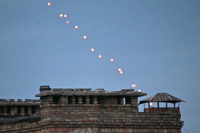 Des tirs de défense antiaérienne en Ukraine. (illustrtion) ( AFP / SERGEI SUPINSKY )