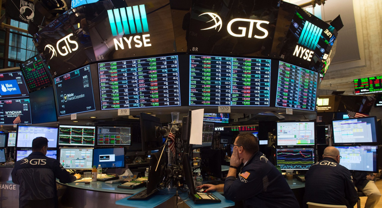 Les investisseurs américains restent optimistes dans un contexte sanitaire et politique pourtant peu favorable. (© AFP)