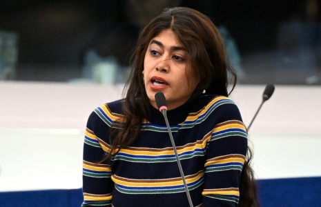Rima Hassan au Parlement européen, à Strasbourg, le 6 octobre 2026 ( AFP / Jean-Christophe VERHAEGEN )