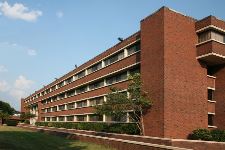 Investir dans l’immobilier dans le cadre du dispositif Censi-Bouvard permet de réduire ses impôts crédit photo : James R. Martin/Shutterstock / James R. Martin