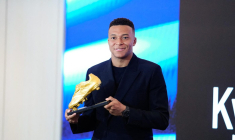 Kylian Mbappé a reçu son Soulier d’or de meilleur buteur européen