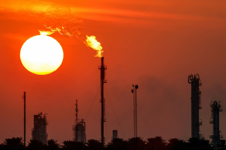 Huit membres clé de l'Opep+ ont décidé d'augmenter la production de pétrole samedi ( AFP / AHMAD AL-RUBAYE )