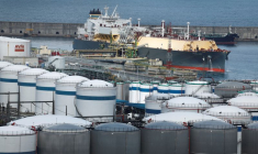 Des pétroliers et des méthaniers déchargent leur cargaison au port de Bilbao