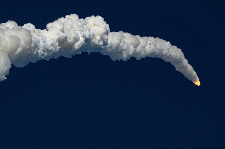 Décollage de la fusée emmenant trois Américains et un Canadien autour de la Lune, au Kennedy Space Center à Cap Canaveral, en Floride, le 1er avril 2026 ( AFP / Jim WATSON )