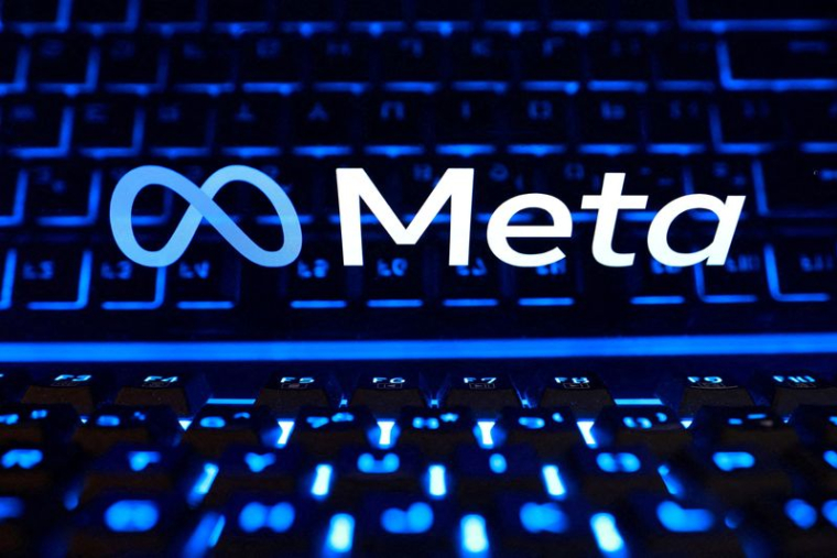 Illustration représentant le logo de Meta et un clavier