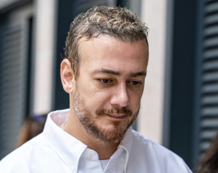 Le chanteur marocain Saad Lamjarred arrive à la Cour d'assises du Var, le 11 mai 2026 à Draguignan,accusé d'avoir violé une serveuse en 2018 près de Saint-Tropez ( AFP / MIGUEL MEDINA )