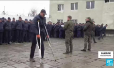Guerre en Ukraine : au cœur d'un camp de détenus russes