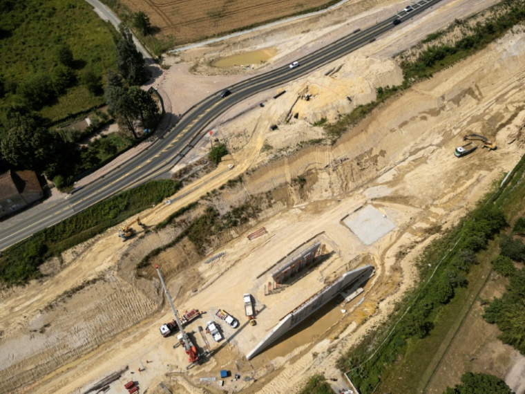 Une vue aérienne d'une partie du chantier de l'A69 à Verfeil, en Haute-Garonne, le 24 juin 2025 ( AFP / Lionel BONAVENTURE )