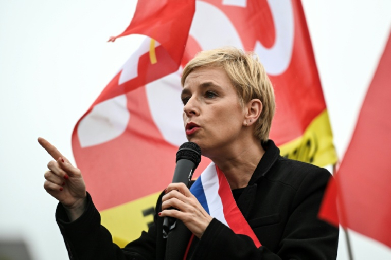 La députée du groupe écologiste et social Clémentine Autain, en soutien à une manifestation de salariés d'ArcelorMittal à Indre, dans l'ouest de la France, le 3 octobre 2025 ( AFP / Sebastien Salom-Gomis )