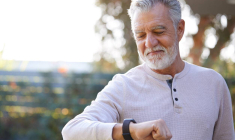 Et si votre montre se rechargeait à la lumière ? / iStock.com - monkeybusinessimages