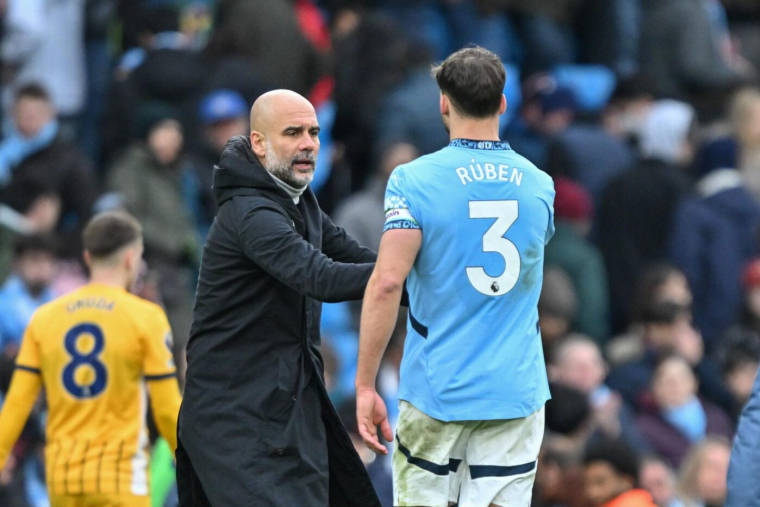 Pep Guardiola refuse de distribuer les primes à ses joueurs et à son staff