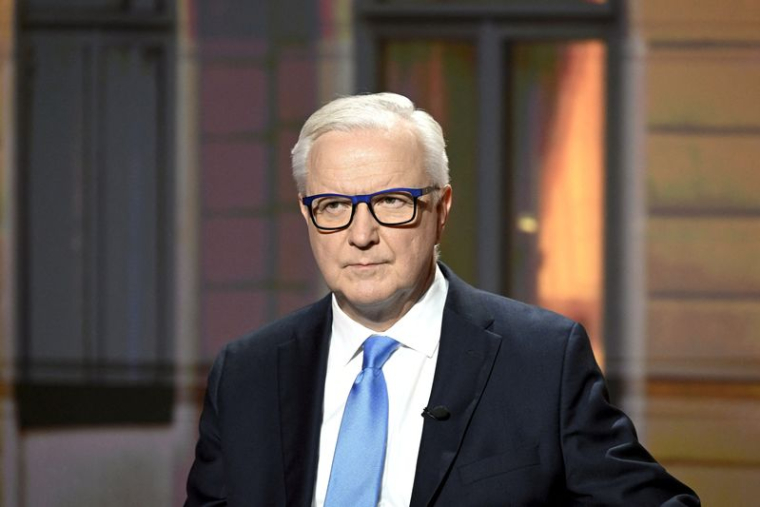 Olli Rehn assiste au débat pour l'élection présidentielle de la chaîne commerciale MTV à Helsinki