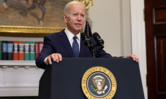 Le président américain Joe Biden parle de son accord avec le président de la Chambre des représentants Kevin McCarthy (R-CA)