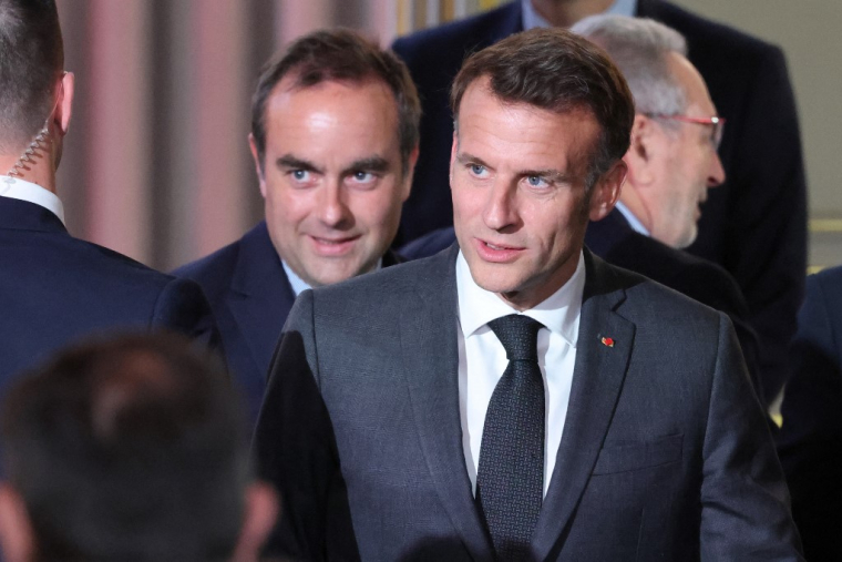 Emmanuel Macron et Sébastien Lecornu à Paris, le 16 avril 2026. ( POOL / LUDOVIC MARIN )
